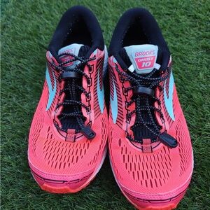 Brooks Ghost 10 women's running shoes in the "Pink Diva/Iceland Blue Size 8